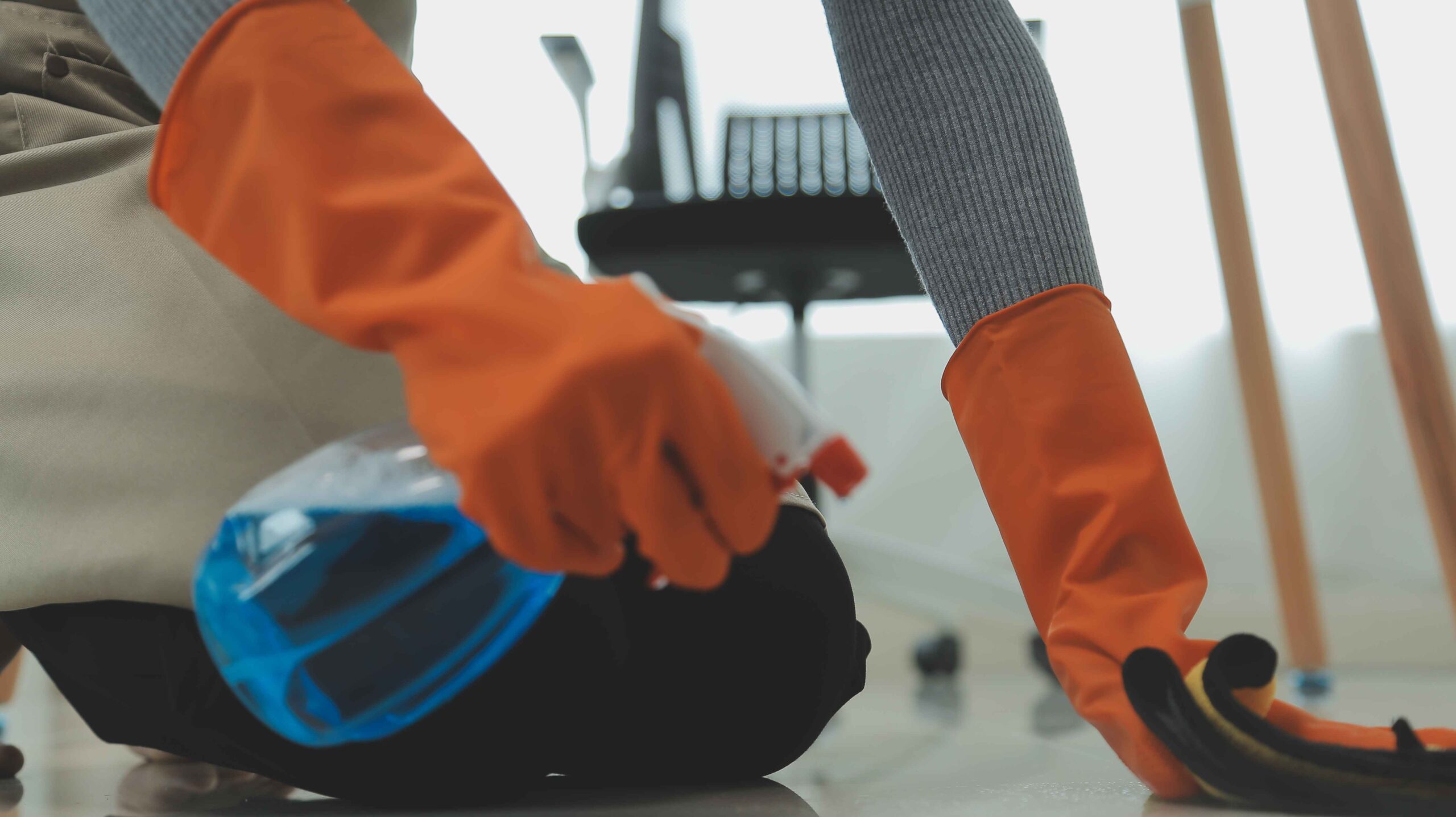 vecteezy_woman-cleaning-table-using-rag-and-diffuser-at-home_49616568 (1) vecteezy_woman-cleaning-table-using-rag-and-diffuser-at-home_49616568 (1)